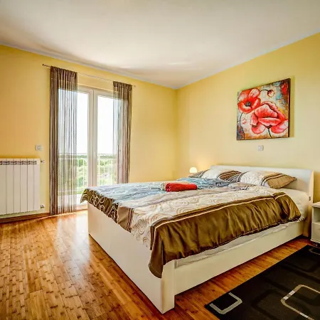 Tommy-2 By Interhome Kmeti