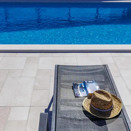 Tommy-2 By Interhome Kmeti