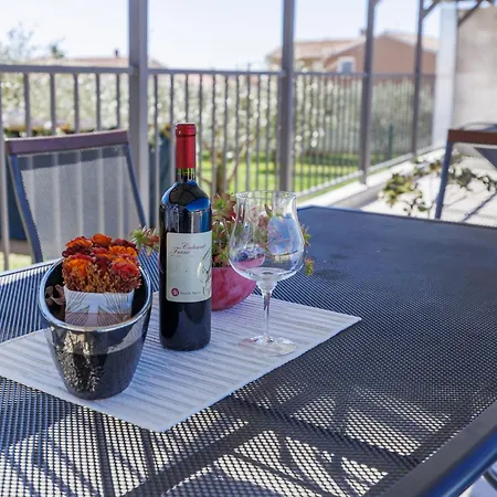 Tommy-2 By Interhome Apartamento Kmeti