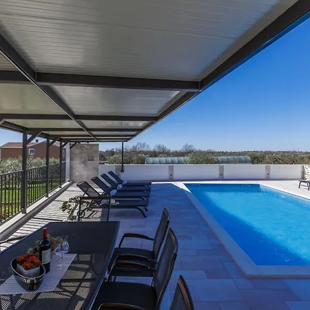 Tommy-2 By Interhome