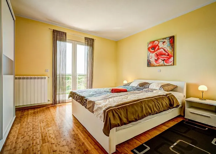 Tommy-2 By Interhome Kmeti